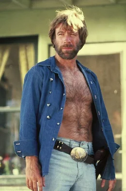 Als die Tochter von McQuade (Chuck Norris) von Waffenh&auml;ndler Wilkes entf&uuml;hrt wird, sieht er rot.