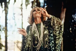 Nora (Anne Bancroft) macht ihre Nichte zum Werkzeug ihrer Rache an der M&auml;nnerwelt.