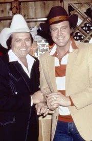 Robert Matthews (Mickey Gilley, l.) und Colt Seavers (Jee Majors)