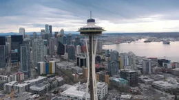 Auf diesem Bild ist die Space Needle zu sehen, ein 184 Meter hohes Wahrzeichen von Seattle im US-Bundesstaat Washington.