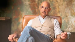 Dr. Munchin (Stanley Tucci) will Lindy mit einer Therapie helfen..