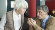 Ein Blick in die Zukunft: Werden sich Nikola (Mariele Millowitsch) und Dr. Schmidt (Walter Sittler) auch noch im Seniorenheim streiten? Ein Blick in die Zukunft: Werden sich Nikola (Mariele Millowitsch) und Dr. Schmidt (Walter Sittler) auch noch im Seniorenheim streiten?
