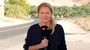 Korrespondenten und Reporter von ntv berichten ausführlich über die aktuelle Lage im Nahen Osten. U.a. berichtet Redaktionsleiterin Nadja Kriewald aus dem Westjordanland, wie es immer wieder zu Angriffen jüdischer Siedler auf Palästinenser kommt. Korrespondenten und Reporter von ntv berichten ausführlich über die aktuelle Lage im Nahen Osten. U.a. berichtet Redaktionsleiterin Nadja Kriewald aus dem Westjordanland, wie es immer wieder zu Angriffen jüdischer Siedler auf Palästinenser kommt.