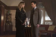 Fiona (Leah Pipes, l.); Harry Greenwood (Rupert Evans, r.)
