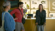 Lucie (Julia Wiedemann, r.) nimmt es locker, als Daniela (Berrit Arnold) mehr in ihre Freundschaft zu Nick (Raphael Kalkowski) hineininterpretiert. Lucie (Julia Wiedemann, r.) nimmt es locker, als Daniela (Berrit Arnold) mehr in ihre Freundschaft zu Nick (Raphael Kalkowski) hineininterpretiert.