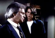Richie (Craig Hurley, r.) buhlt vergeblich um die Liebe seines Vaters Richard Osbourne (Ken Kercheval, l.). Richie (Craig Hurley, r.) buhlt vergeblich um die Liebe seines Vaters Richard Osbourne (Ken Kercheval, l.).