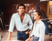 Remington (Pierce Brosnan) und Laura (Stephanie Zimbalist) mischen sich als Hobby-Baseballspieler in ein Team, um einen Mord aufzukl&auml;ren.