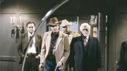 Ein Deputy, Colt Seavers, Sheriff Baker und George Farr. Ein Deputy, Colt Seavers, Sheriff Baker und George Farr.