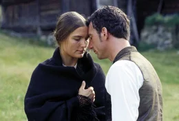 Trotz Missgunst, Neid und st&auml;ndigen Intrigen stehen Franz Gattl (Heio von Stetten) und Anna Rissbacher (Julia Urban) zu ihrer Liebe.