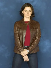 (1. Staffel) - Kate Beckett (Stana Katic) ist eine hartnäckige, clevere Detektivin der Mordkommission des New York Police Department. (1. Staffel) - Kate Beckett (Stana Katic) ist eine hartnäckige, clevere Detektivin der Mordkommission des New York Police Department.