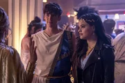 Parker (Nick Hargrove, l.); Maggie Vera (Sarah Jeffery, r.) Parker (Nick Hargrove, l.); Maggie Vera (Sarah Jeffery, r.)