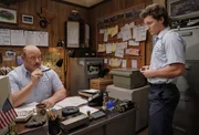 Jim McAllister (Will Sasso, l.); Georgie Cooper (Montana Jordan, r.) Jim McAllister (Will Sasso, l.); Georgie Cooper (Montana Jordan, r.)