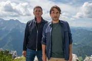 Dr. Martin Gruber (Hans Sigl, l.) versucht seinen Patienten Tim Hauser (Oliver Mommsen, r.) vor einem großen Fehler zu bewahren. Dr. Martin Gruber (Hans Sigl, l.) versucht seinen Patienten Tim Hauser (Oliver Mommsen, r.) vor einem großen Fehler zu bewahren.