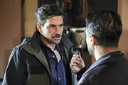 Manuel (Daniel Sellier, l.) versucht Tarek (Haydar Kizay) weis zu machen, dass er mit der Wanze nichts zu tun hat. Manuel (Daniel Sellier, l.) versucht Tarek (Haydar Kizay) weis zu machen, dass er mit der Wanze nichts zu tun hat.