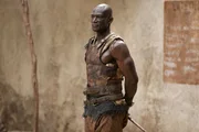 Drago (Peter Mensah) ist selber Sklave, aber auch Trainer der Gladiatoren in Batiatus' Gladiatorenschule. Er führt ein strenges Regiment ... Drago (Peter Mensah) ist selber Sklave, aber auch Trainer der Gladiatoren in Batiatus' Gladiatorenschule. Er führt ein strenges Regiment ...