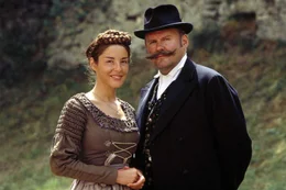 G&ouml;pfert (August Schm&ouml;lzer) findet sein Gl&uuml;ck in mehr als einer Hinsicht: Kathi (Sabrina White), die Tochter des Pointner Bauern wird seine Braut.