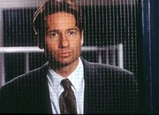 Mulder (David Duchovny) wird klar, dass es sich bei dem Täter, dem er auf der Spur ist, um einen Geist aus einem afrikanischen Märchen handelt. Mulder (David Duchovny) wird klar, dass es sich bei dem Täter, dem er auf der Spur ist, um einen Geist aus einem afrikanischen Märchen handelt.