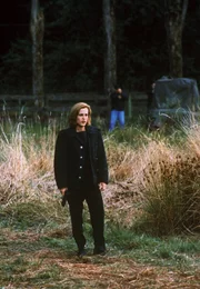 Dana Scully (Gillian Anderson)