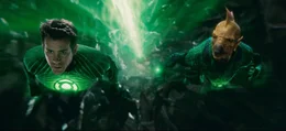 L-R: Green Lantern (Ryan Reynolds), Tomar-Re (Geoffrey Rush)