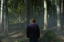 Charlotte (Linda Olsansky) ist 42 Jahre alt und lebt mit ihrem Vater zur&uuml;ckgezogen im Trentino. Ihr Alltag spielt sich zwischen Garten, Wald und Tieren ab.