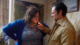 Liz (Ella Smith) und Ray (Justin Salinger) haben so viel mit sich selbst zu tun, dass kaum mehr Aufmerksamkeit f&uuml;r die S&ouml;hne bleibt.