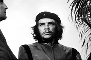 Das berühmte Bild von Che Guevara, der „Guerillero Heroico“ — aufgenommen vom kubanischen Fotografen Alberto Korda. Das berühmte Bild von Che Guevara, der „Guerillero Heroico“ — aufgenommen vom kubanischen Fotografen Alberto Korda.