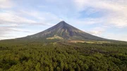 Der Mayon ist 2462 Meter hoch und liegt in etwa 330 Kilometer s&uuml;d&ouml;stlich der Hauptstadt Manila.