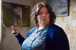 Mutter Liz (Ella Smith) l&auml;sst alles um sich herum verwahrlosen.