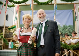 Uschi Glas (Franziska Habicht), Reinhard Forcher (Vorsitzende des Weinvereins).