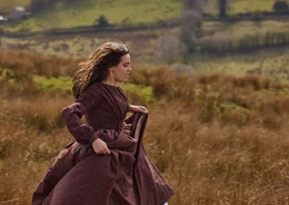Emma Mackey als Emily Bront&euml;