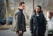 Jess LaCroix (Julian McMahon, l.); Sheryll Barnes (Roxy Sternberg, r.) Jess LaCroix (Julian McMahon, l.); Sheryll Barnes (Roxy Sternberg, r.)