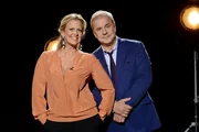 Barbara Schöneberger und Hubertus Meyer-Burckhardt sind die Gastgeber der NDR Talk Show. Barbara Schöneberger und Hubertus Meyer-Burckhardt sind die Gastgeber der NDR Talk Show.