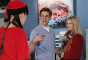Breena (Michelle Pierce, r.) und Jimmy (Brian Dietzen, M.) wollen ein Baby adoptieren, doch pl&ouml;tzlich bekommt Jimmy panische Angst, dass er seiner Vaterrolle nicht gerecht werden k&ouml;nnte. Abby (Pauley Perrette, l.) greift ein und nimmt ihm die Angst ...