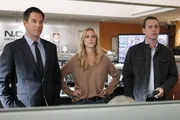 Ermitteln in einem neuen Fall: Tony (Michael Weatherly, l.), McGee (Sean Murray, r.) und Eleanor Bishop (Emily Wickersham, M.) ... Ermitteln in einem neuen Fall: Tony (Michael Weatherly, l.), McGee (Sean Murray, r.) und Eleanor Bishop (Emily Wickersham, M.) ...