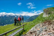 Kameraassistent Robert Lachowitz, Kameramann & Produzent Heribert Senegacnik, Regisseur Helmut C. G&uuml;rtl bei den Dreharbeiten in S&uuml;dtirol.