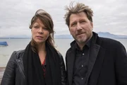 Alfons Hattinger (Michael Fitz, r.) und Sarah Beck (Jessica Schwarz, l.) verbringen ein paar Stunden in romantischer Zweisamkeit. Wird das den Kriminalkommissar von seiner Arbeit ablenken?