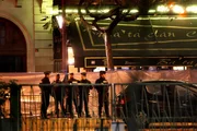 Polizisten sichern das Bataclan nach den Terroranschl&auml;gen vom Vortag am 14. November 2015 in Paris, Frankreich.