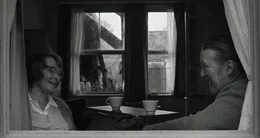 l-r: Granny (Judi Dench), Pop (Ciar&aacute;n Hinds)