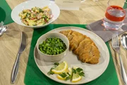 Tagesmotto "Leibgericht": Wiener Schnitzel mit lauwarmem Kartoffelsalat und Erbsen von Dirk Urschel