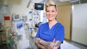 Dr. Carola Holzner alias Doc Caro    +++ Die Verwendung des sendungsbezogenen Materials ist nur mit dem Hinweis und Verlinkung auf RTL+ gestattet. +++