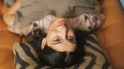 Mari (Maryam Zaree) will der in Schönefelde ansässigen Therapeutin eine Chance geben, hat aber anfangs Schwierigkeiten, sich komplett zu öffnen. Mari (Maryam Zaree) will der in Schönefelde ansässigen Therapeutin eine Chance geben, hat aber anfangs Schwierigkeiten, sich komplett zu öffnen.
