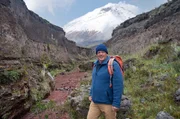 Der rund 6000 Meter hohe Cotopaxi, der zweithöchste Vulkan Ecuadors, gilt als einer der gefährlichsten des Landes. Er liegt nur knapp 50 Kilometer von Quito entfernt. Um die 50-mal ist der Cotopaxi in den vergangenen 300 Jahren schon ausgebrochen. Vulkanausbrüche selbst sind oft nicht die größte Gefahr. Am Cotopaxi sind es vor allem Schlammlawinen, sogenannte Lahare. Der rund 6000 Meter hohe Cotopaxi, der zweithöchste Vulkan Ecuadors, gilt als einer der gefährlichsten des Landes. Er liegt nur knapp 50 Kilometer von Quito entfernt. Um die 50-mal ist der Cotopaxi in den vergangenen 300 Jahren schon ausgebrochen. Vulkanausbrüche selbst sind oft nicht die größte Gefahr. Am Cotopaxi sind es vor allem Schlammlawinen, sogenannte Lahare.