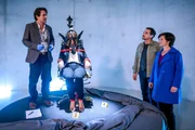 Die Eröffnung der Ausstellung "Schande" des Museums "Spirit of Linz" entpuppt sich als böse Überraschung. Als der Vorhang fällt, um das Herzstück der Ausstellung - die Schandmaske - zu präsentieren, erscheint dahinter die Leiche der Museumsdirektorin Stella Böhm. Von links: Richie (Alexander Pschill), Stella Böhm (Mathilde Graf), Ben (Daniel Gawlowski) und Joe (Katharina Stemberger) Die Eröffnung der Ausstellung "Schande" des Museums "Spirit of Linz" entpuppt sich als böse Überraschung. Als der Vorhang fällt, um das Herzstück der Ausstellung - die Schandmaske - zu präsentieren, erscheint dahinter die Leiche der Museumsdirektorin Stella Böhm. Von links: Richie (Alexander Pschill), Stella Böhm (Mathilde Graf), Ben (Daniel Gawlowski) und Joe (Katharina Stemberger)
