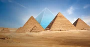 Die drei Pyramiden von Gizeh gelten als arch&auml;ologische Sensation. Doch einst soll es eine noch viel beeindruckendere, vierte Pyramide gegeben haben: das Grabmal des Pharaos Djedefre.