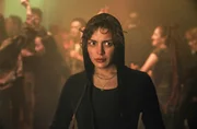 Sarah Monet (Deniz Orta) besucht noch einmal den Club aus der Tatnacht, in der Hoffnung sich an etwas zu erinnern. Sarah Monet (Deniz Orta) besucht noch einmal den Club aus der Tatnacht, in der Hoffnung sich an etwas zu erinnern.