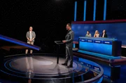 Moderator Alexander Bommes (M.) mit den Kandidat:innen Marian Schmidt (l.), Harald Uebler (3.v.r.), Marleen Leimenmeier (2.v.r.) und Josephine Schumann (r.).