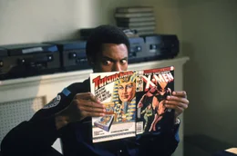 Ein weiterer Chaot unter den Rekruten ist Ger&auml;uscheimitator Larvell Jones (Michael Winslow). Er hat eine Leidenschaft f&uuml;r Comics.  +++ Die Verwendung des sendungsbezogenen Materials ist nur mit dem Hinweis und Verlinkung auf RTL+ gestattet. +++