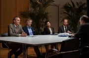 Markus Gellert (Herbert Knaup, r.) im Kampf gegen die Pharmaindustrie: (v.l.n.r.) Anwalt Gisbert Rottmann (Dirk Martens), Dr. Jens Hartwig (Lutz Blochberger), Gerda Brandes (Clarissa Knorr), Manfred Holm (Ralf Arnold). Markus Gellert (Herbert Knaup, r.) im Kampf gegen die Pharmaindustrie: (v.l.n.r.) Anwalt Gisbert Rottmann (Dirk Martens), Dr. Jens Hartwig (Lutz Blochberger), Gerda Brandes (Clarissa Knorr), Manfred Holm (Ralf Arnold).
