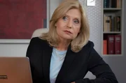 Isabel von Brede (Sabine Postel) unterst&uuml;tzt Gudrun bei ihrem Kampf um Pflegekind Tina.