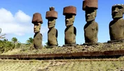 Die Wahrzeichen der Osterinsel: die Moai. Es gibt mehr als 900 von diesen kolossalen Steinfiguren mit den übergroßen Köpfen auf der kleinen, abgeschiedenen Insel im Südost-Pazifik. Manche sind über 1000 Jahre alt. Zeugen einer Kultur, die fast verschwunden wäre. Die Wahrzeichen der Osterinsel: die Moai. Es gibt mehr als 900 von diesen kolossalen Steinfiguren mit den übergroßen Köpfen auf der kleinen, abgeschiedenen Insel im Südost-Pazifik. Manche sind über 1000 Jahre alt. Zeugen einer Kultur, die fast verschwunden wäre.